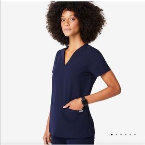 Figs Casma three pocket top